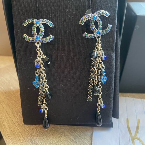 Chanel 19A Earrings - Picture 2 of 8